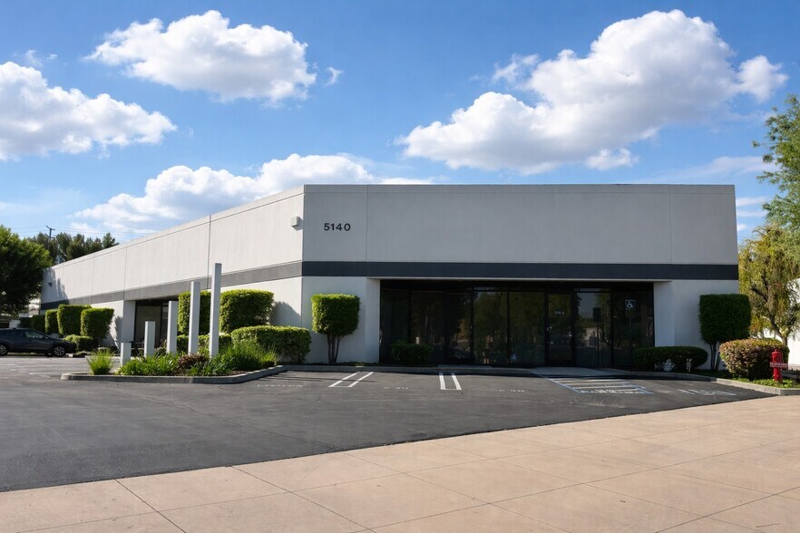 5148 Commerce Ave, Moorpark, CA à louer - Photo de l’immeuble – Image 2 sur 16