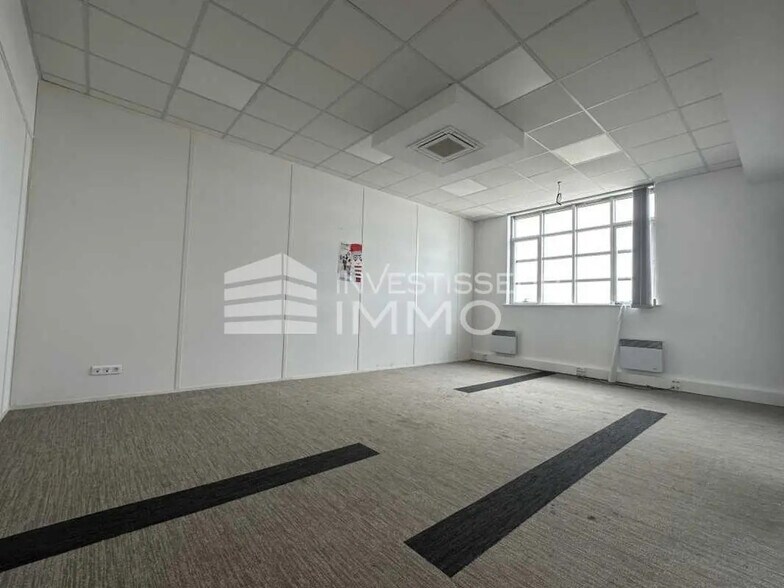 Bureau dans Avon à vendre - Photo de l’immeuble – Image 3 sur 4