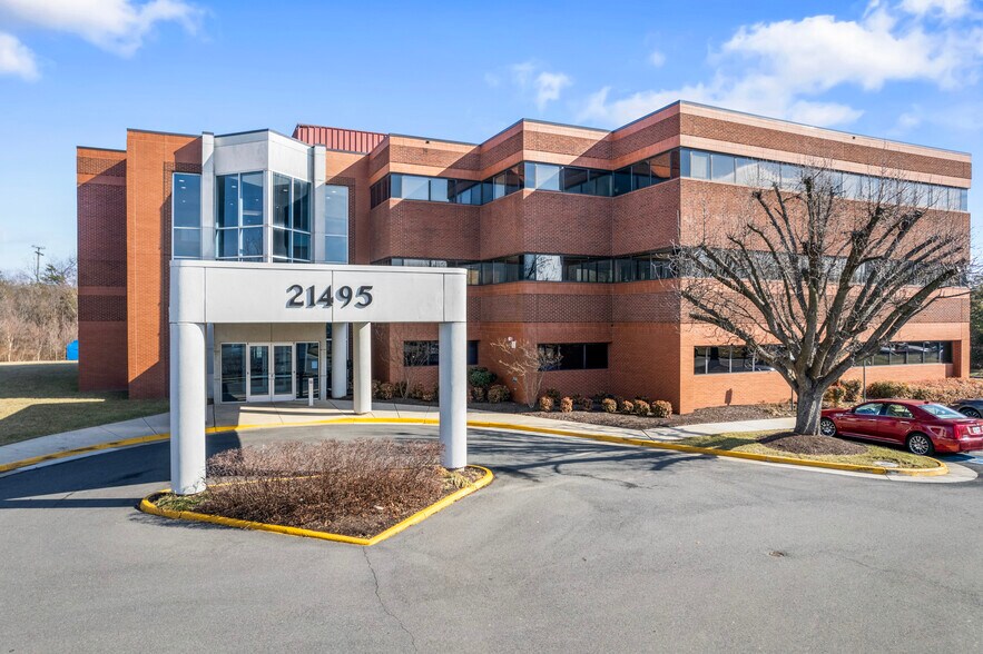 21495 Ridgetop Cir, Sterling, VA à louer - Photo de l’immeuble – Image 1 sur 21