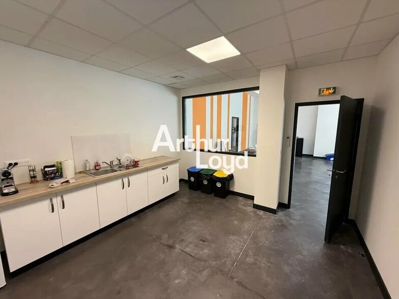 Local d’activités dans Fréjus à louer - Photo intérieure – Image 3 sur 10