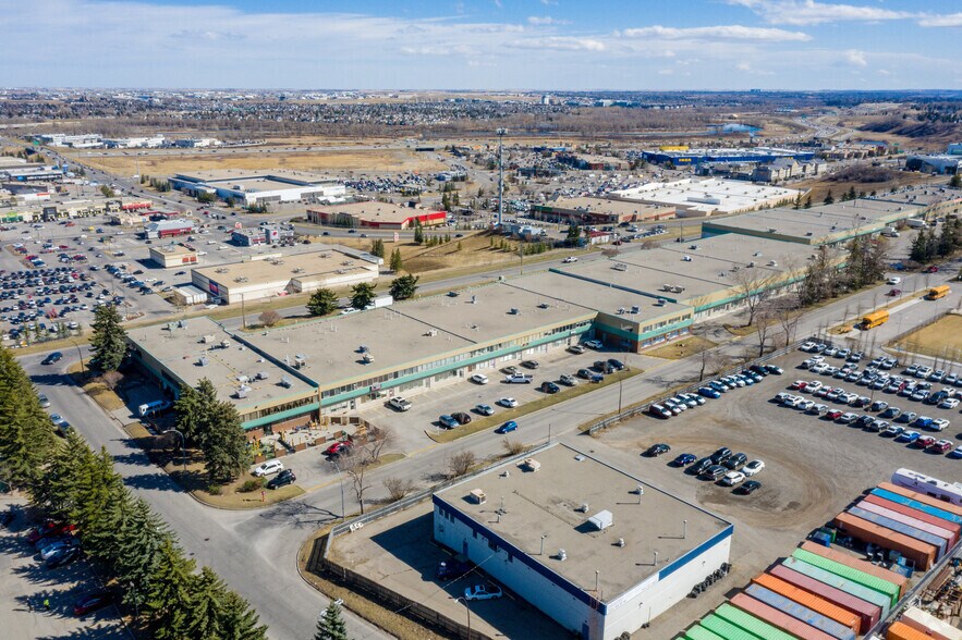 7210-7610 5th St SE, Calgary, AB à louer - Photo de l’immeuble – Image 2 sur 4