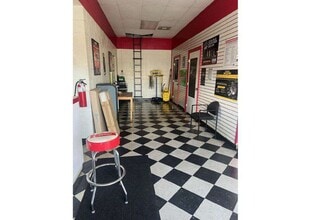 2016 W Foothill Blvd, Upland, CA à louer Photo intérieure– Image 2 sur 7