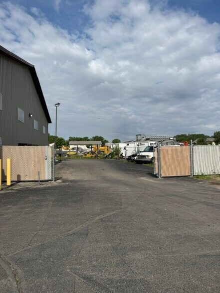 2135 Maxim Dr, Rockdale, IL à louer - Photo de l’immeuble – Image 3 sur 17