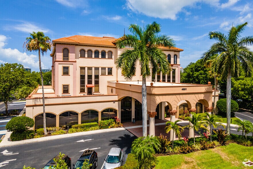 4851 tamiami Trl N, Naples, FL à louer - Photo de l’immeuble – Image 1 sur 10