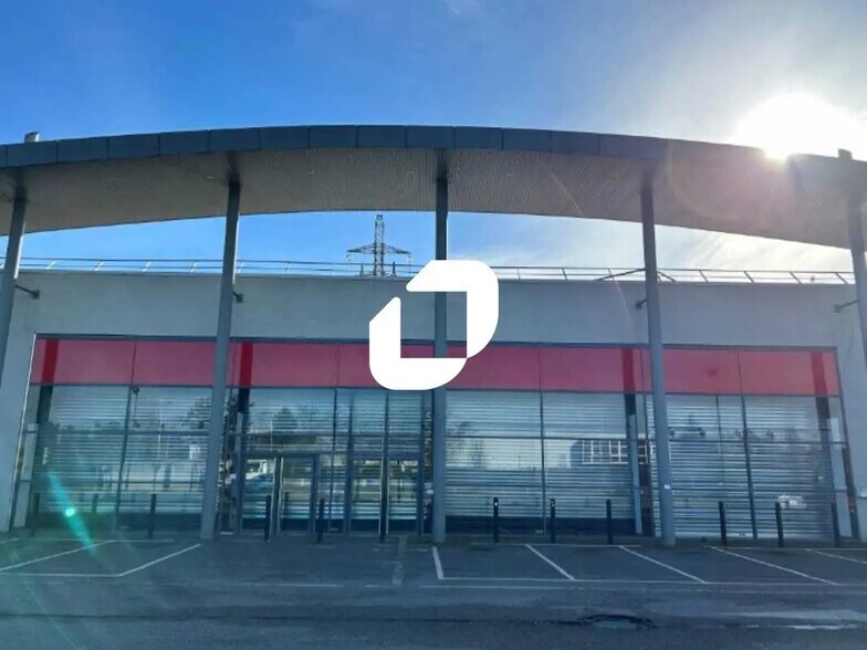 Local commercial dans Coignières à louer - Photo de l’immeuble – Image 1 sur 1