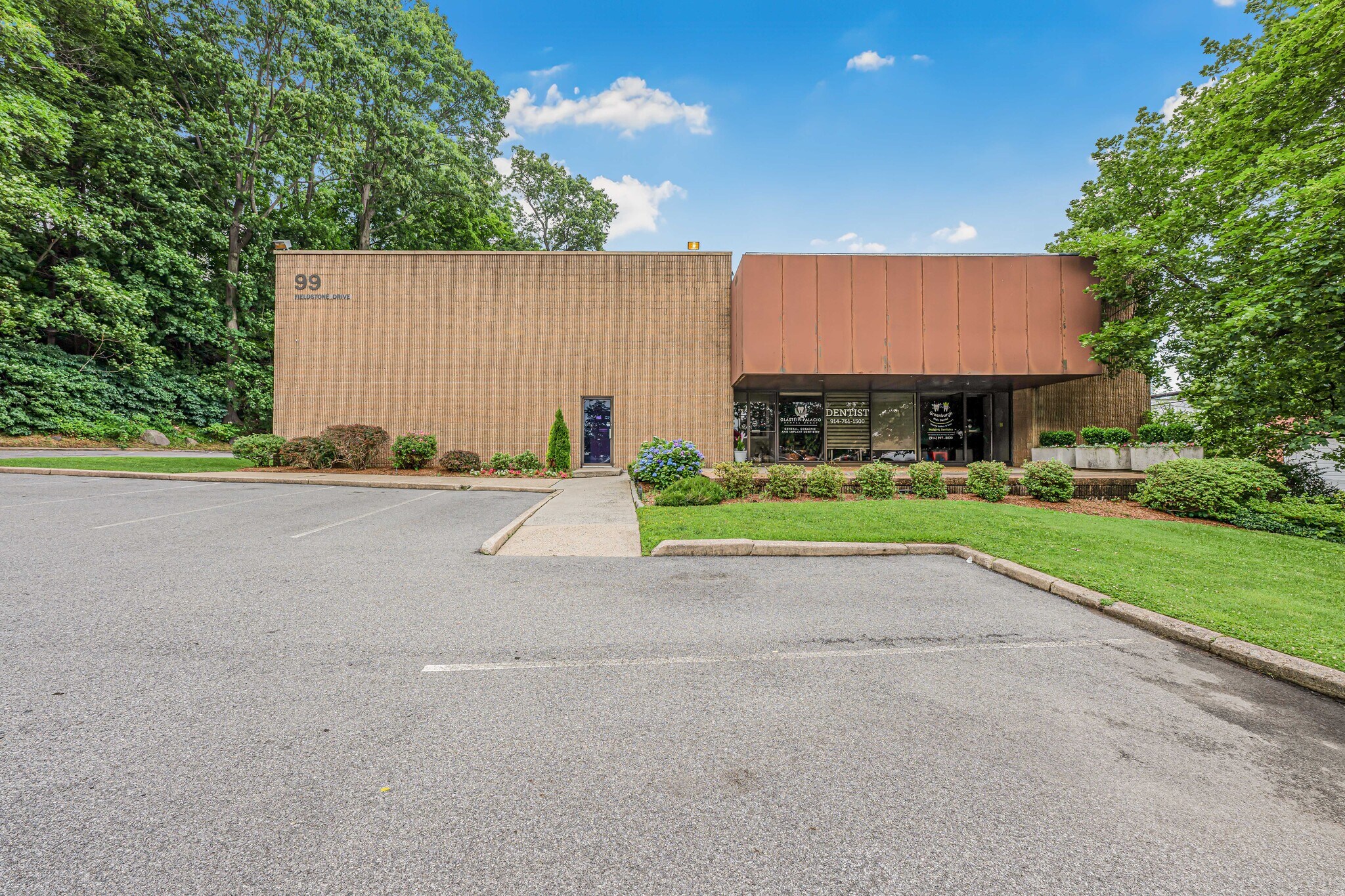 99 Fieldstone Dr, Hartsdale, NY à louer Photo principale– Image 1 sur 3