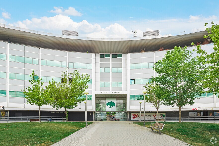 Plaza de la Encina, 10-11, Tres Cantos, Madrid à louer - Photo de l’immeuble – Image 1 sur 6