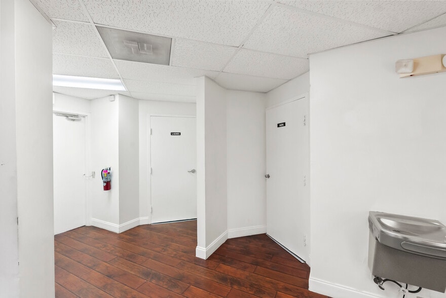 3201 Griffin Rd, Fort Lauderdale, FL à louer - Photo intérieure – Image 3 sur 38