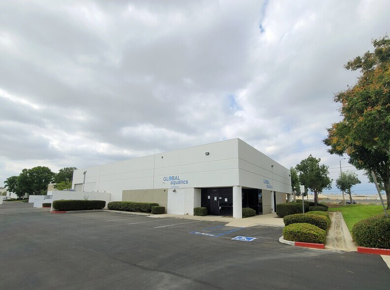 1420 S Carlos Ave, Ontario, CA à vendre - Photo principale – Image 1 sur 5