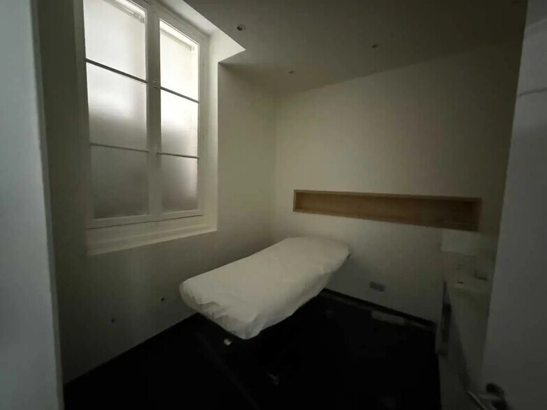 Local commercial dans Paris à louer - Photo de l’immeuble – Image 2 sur 5