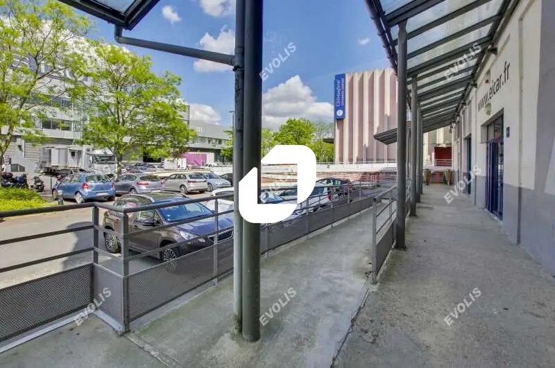 Bureau dans Saint-Denis à louer - Photo de l’immeuble – Image 2 sur 10
