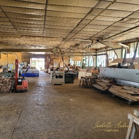 Local d'activités dans La Côte-Saint-André à vendre - Photo de l’immeuble – Image 1 sur 5