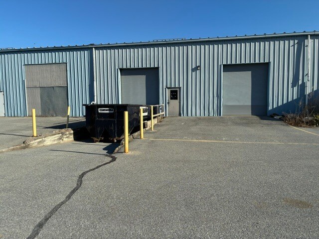 94 Big Boom Rd, Queensbury, NY à louer - Photo principale – Image 1 sur 3