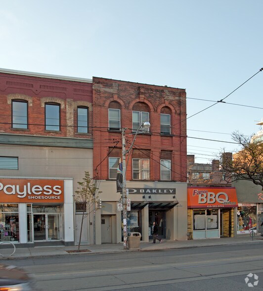 383 Queen St W, Toronto, ON à louer - Photo de l’immeuble – Image 2 sur 4