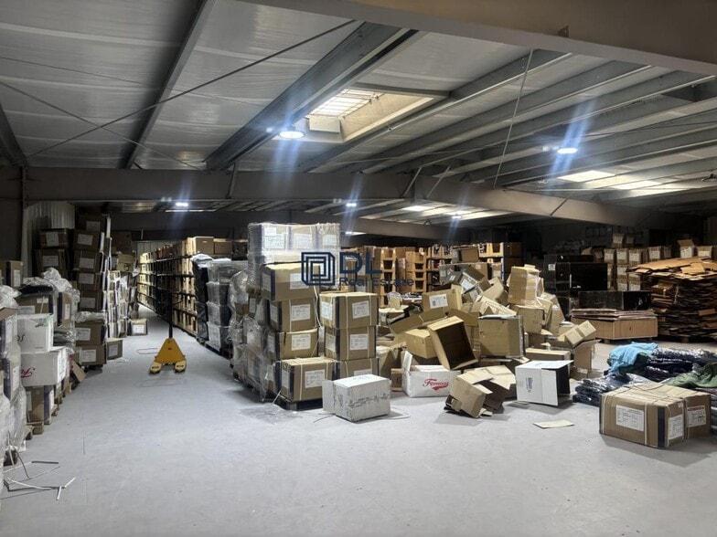 Industriel/Logistique dans Chelles à vendre - Photo de l’immeuble – Image 3 sur 9