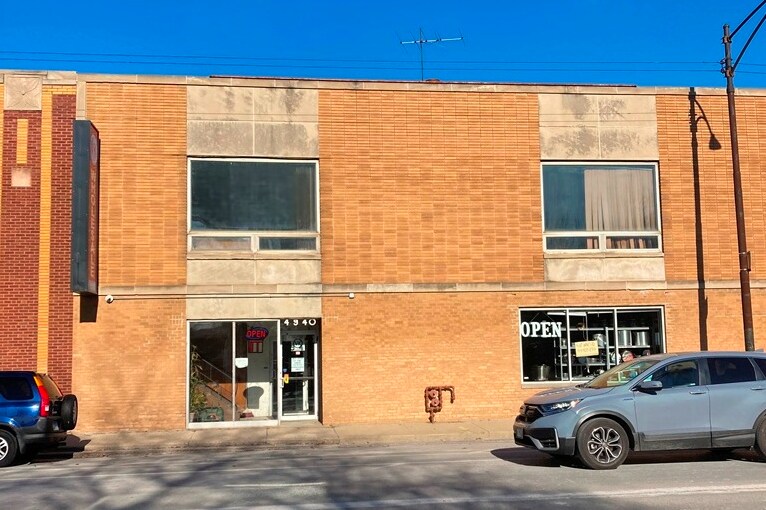 4940 W Lawrence Ave, Chicago, IL à louer Photo de l’immeuble– Image 1 sur 7