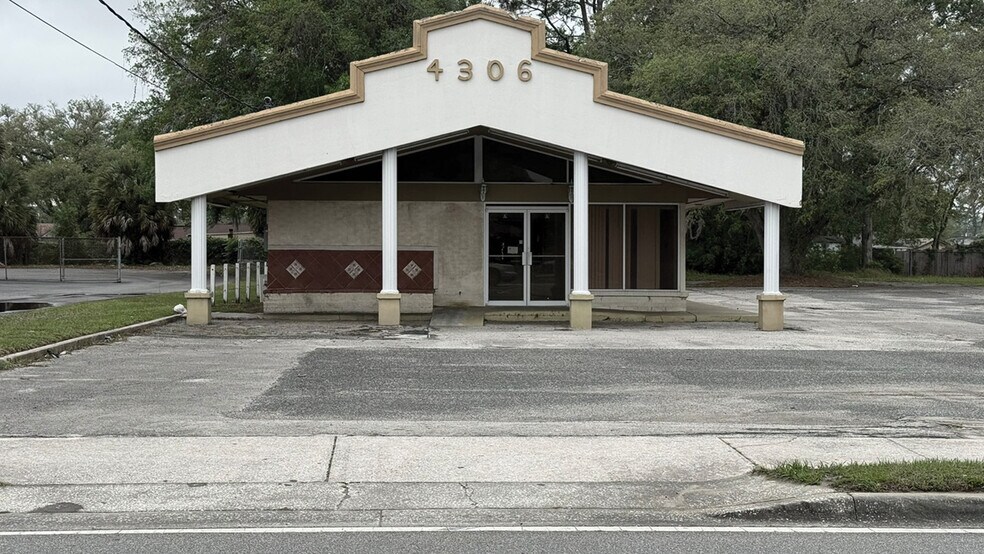 4306 University Blvd S, Jacksonville, FL à vendre - Photo de l’immeuble – Image 1 sur 7