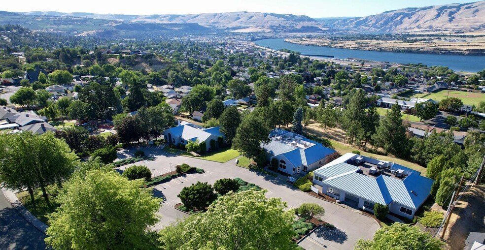 1825 E 19th St, The Dalles, OR à vendre - Photo de l’immeuble – Image 2 sur 8