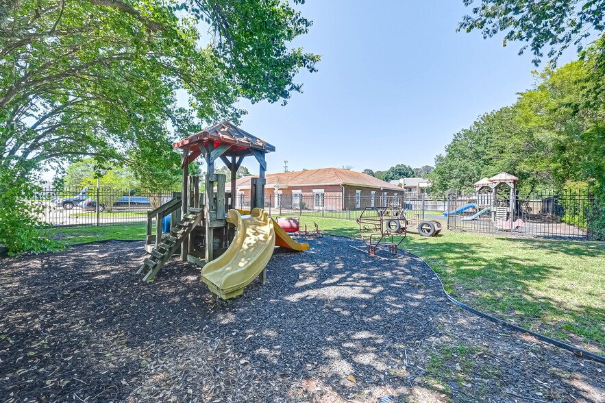 2105 Cypress Landing Dr, Houston, TX à vendre - Photo de l’immeuble – Image 2 sur 37