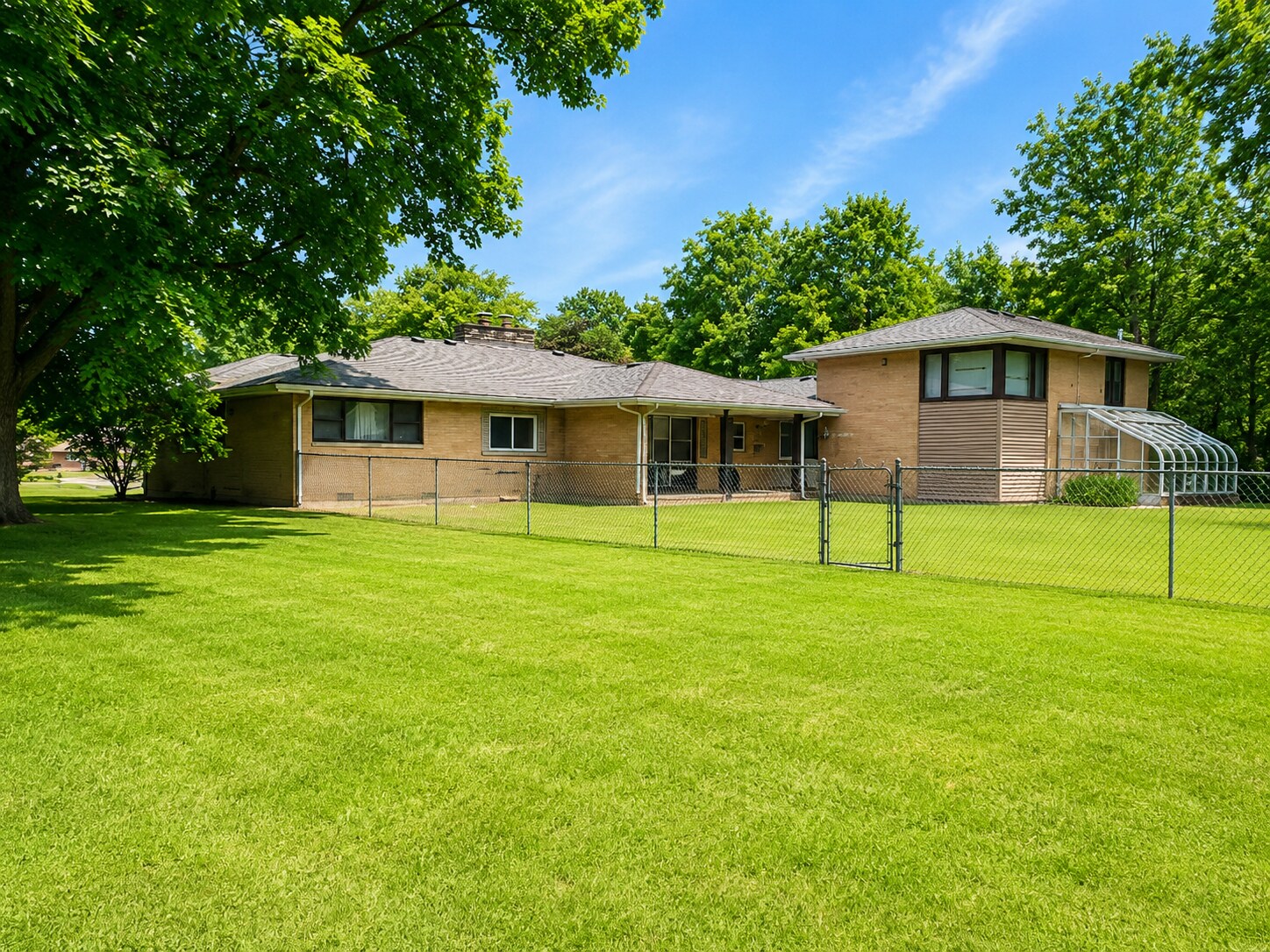 1690 N Center Rd, Saginaw, MI à vendre Photo principale– Image 1 sur 2