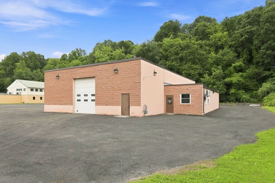 97 Ramah Cir S, Agawam, MA à louer - Photo de l’immeuble – Image 1 sur 19