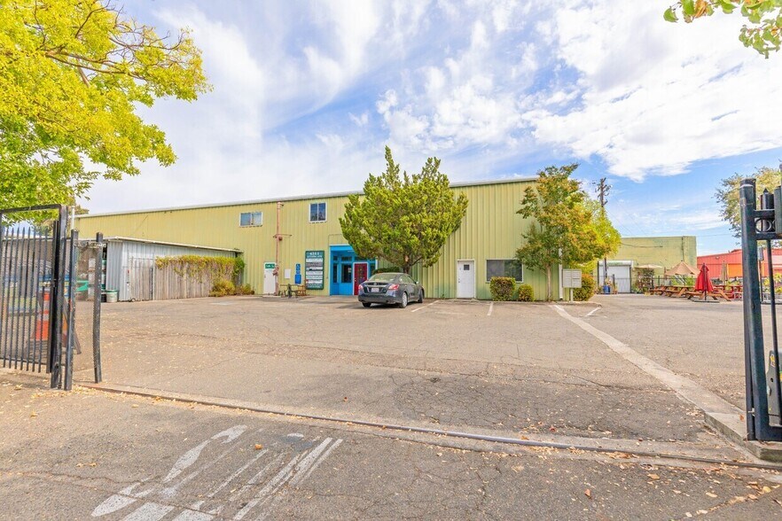 4331 Attawa Ave, Sacramento, CA à vendre - Photo de l’immeuble – Image 2 sur 9