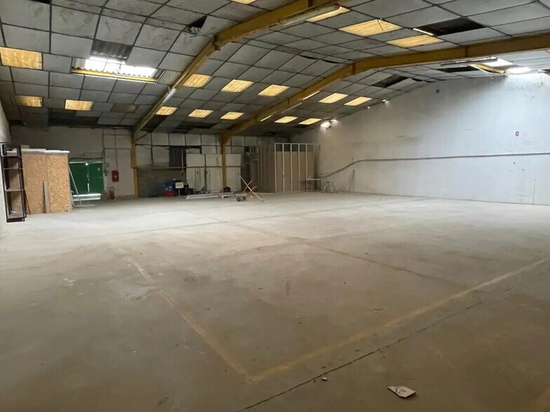 Local d’activités dans Val-de-Reuil à louer - Photo intérieure – Image 2 sur 5