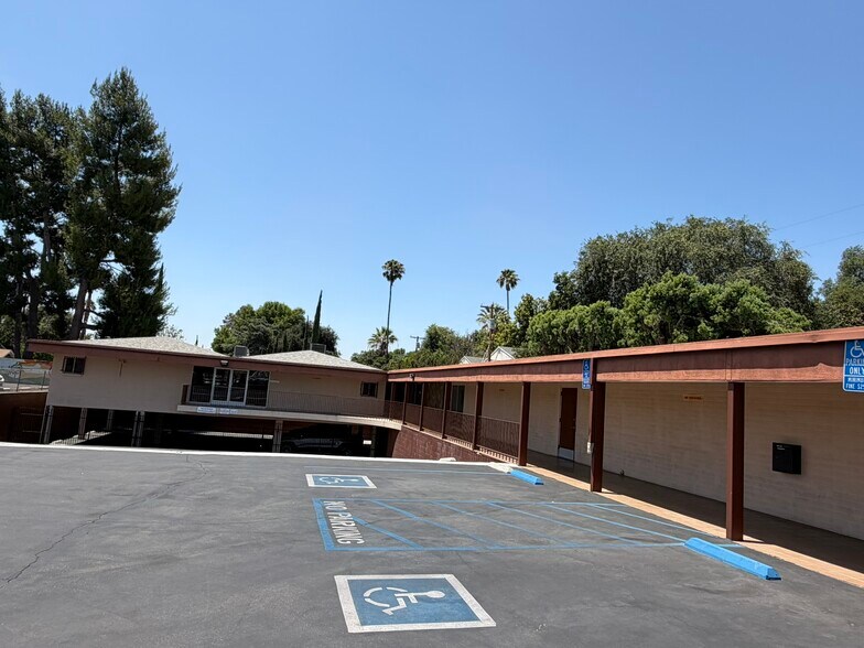 5905 Brockton Ave, Riverside, CA à vendre - Photo de l’immeuble – Image 2 sur 17