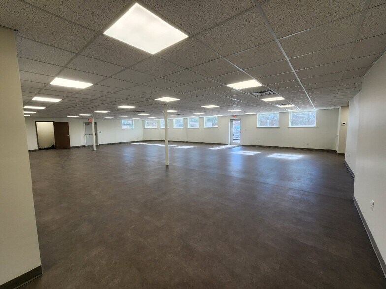 1918 W Virginia Ave, Crewe, VA à louer - Hall d’entrée – Image 2 sur 29