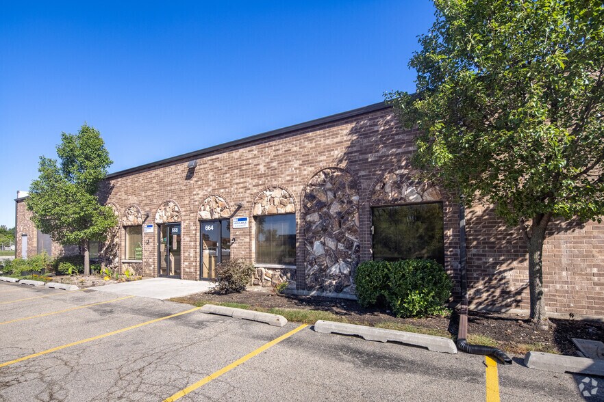 600-668 Wheeling Rd, Wheeling, IL à louer - Photo de l’immeuble – Image 3 sur 6