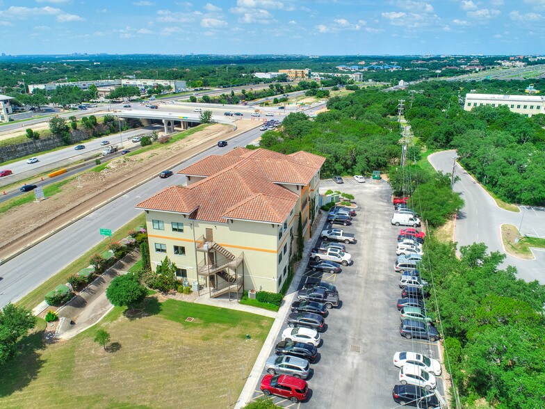 2511 N Loop 1604, San Antonio, TX à louer - Photo de l’immeuble – Image 2 sur 68