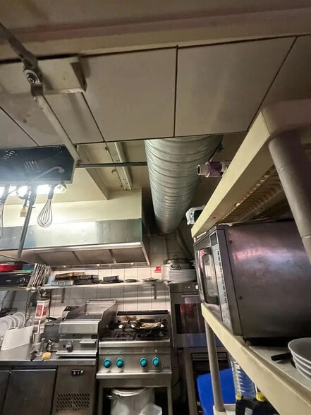 Local commercial dans Paris à louer - Photo de l’immeuble – Image 1 sur 6