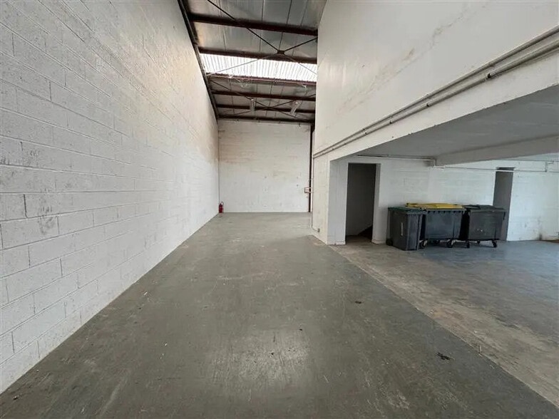 Local d’activités dans Quincy-Voisins à louer - Photo intérieure – Image 1 sur 5