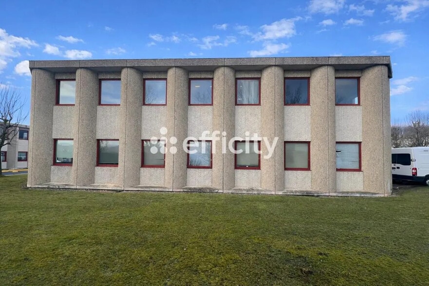 Bureau dans Tremblay-en-France à vendre - Photo de l’immeuble – Image 1 sur 4