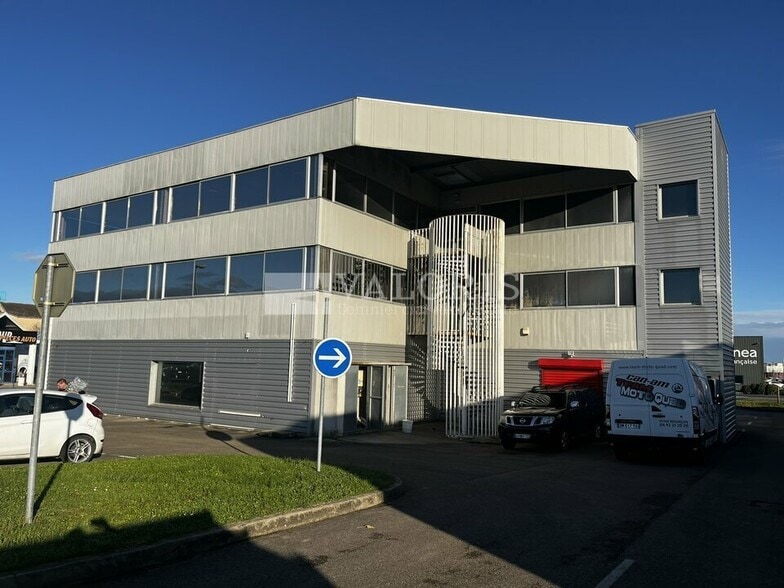 350 Rue De Bourgogne, Crêches-sur-Saône à louer - Photo de l’immeuble – Image 1 sur 11