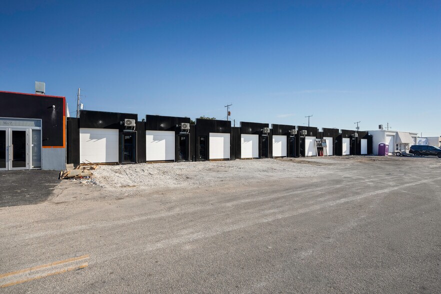 1036 NE 44th Pl, Oakland Park, FL à vendre - Photo de l’immeuble – Image 2 sur 23