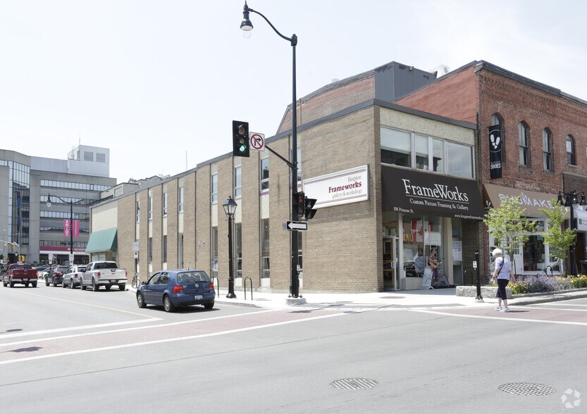 198 Princess St, Kingston, ON à louer - Photo principale – Image 1 sur 2