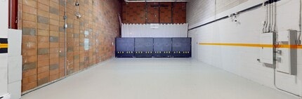 830-840 Industrial Ave, Ottawa, ON à louer Photo intérieure– Image 2 sur 3