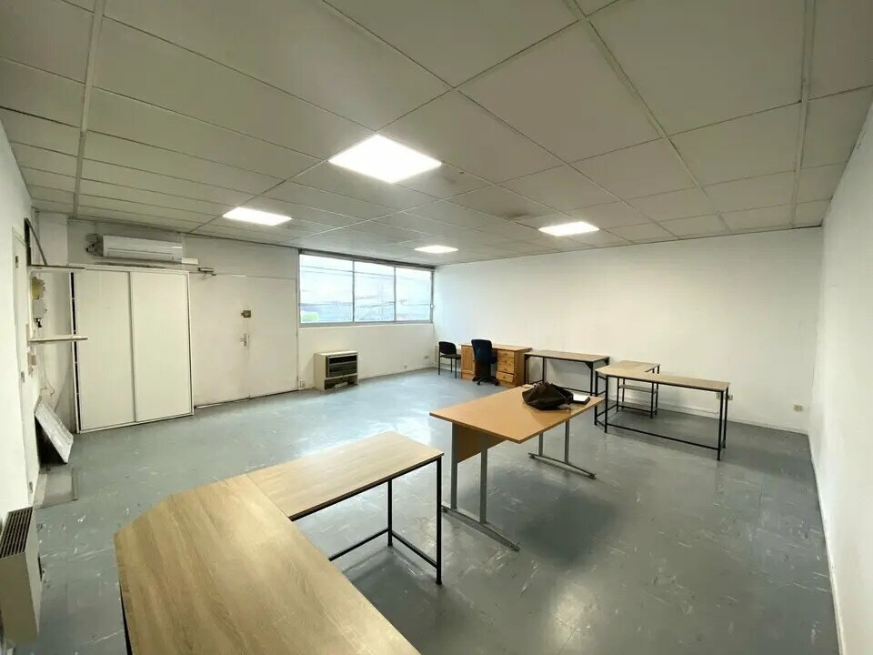 Local d’activités dans Carros à louer Photo intérieure– Image 1 sur 4