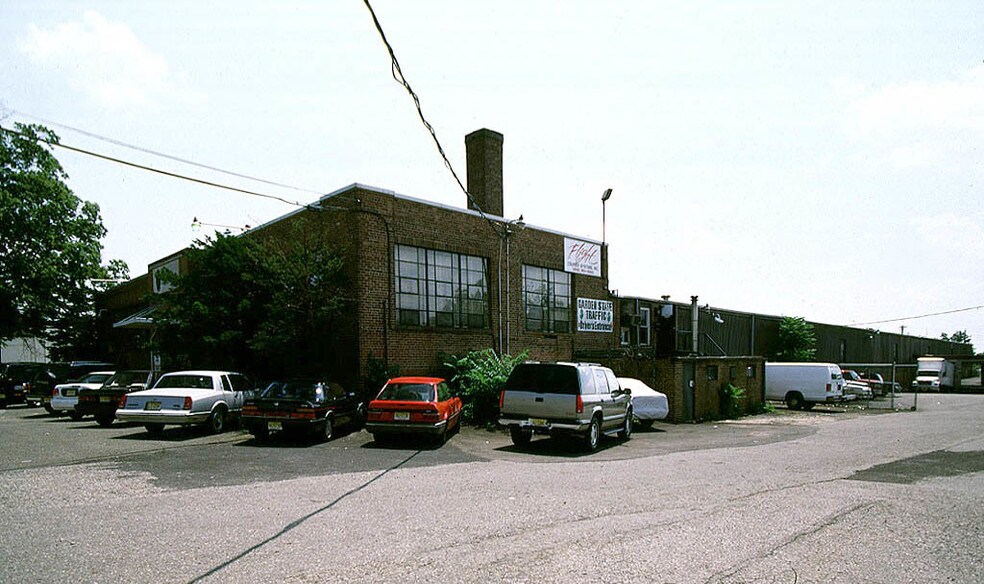 11 W Shelton Ter, Hillside, NJ à louer - Photo de l’immeuble – Image 2 sur 6