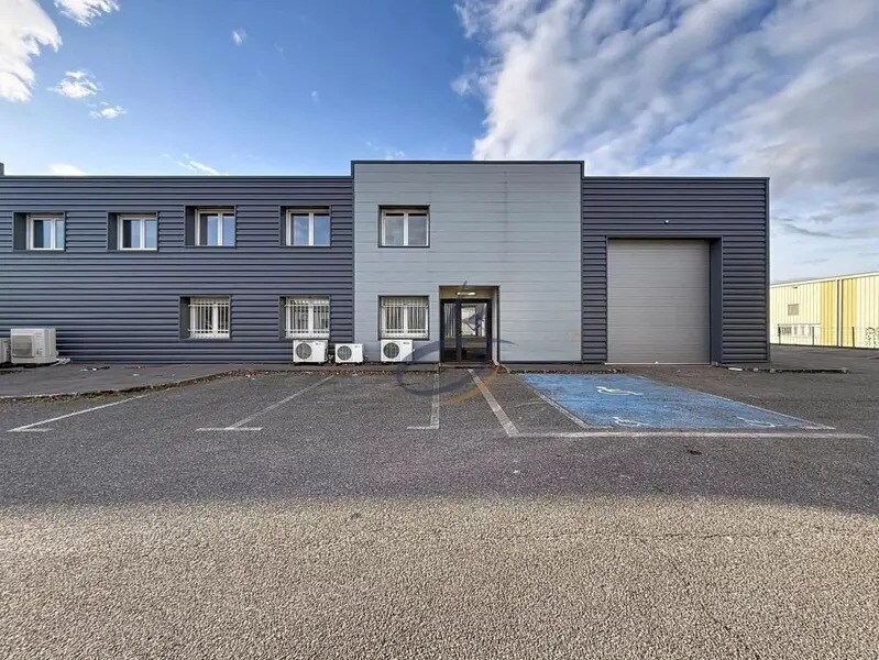 Industriel/Logistique dans Bourgoin-Jallieu à louer Photo de l’immeuble– Image 1 sur 20