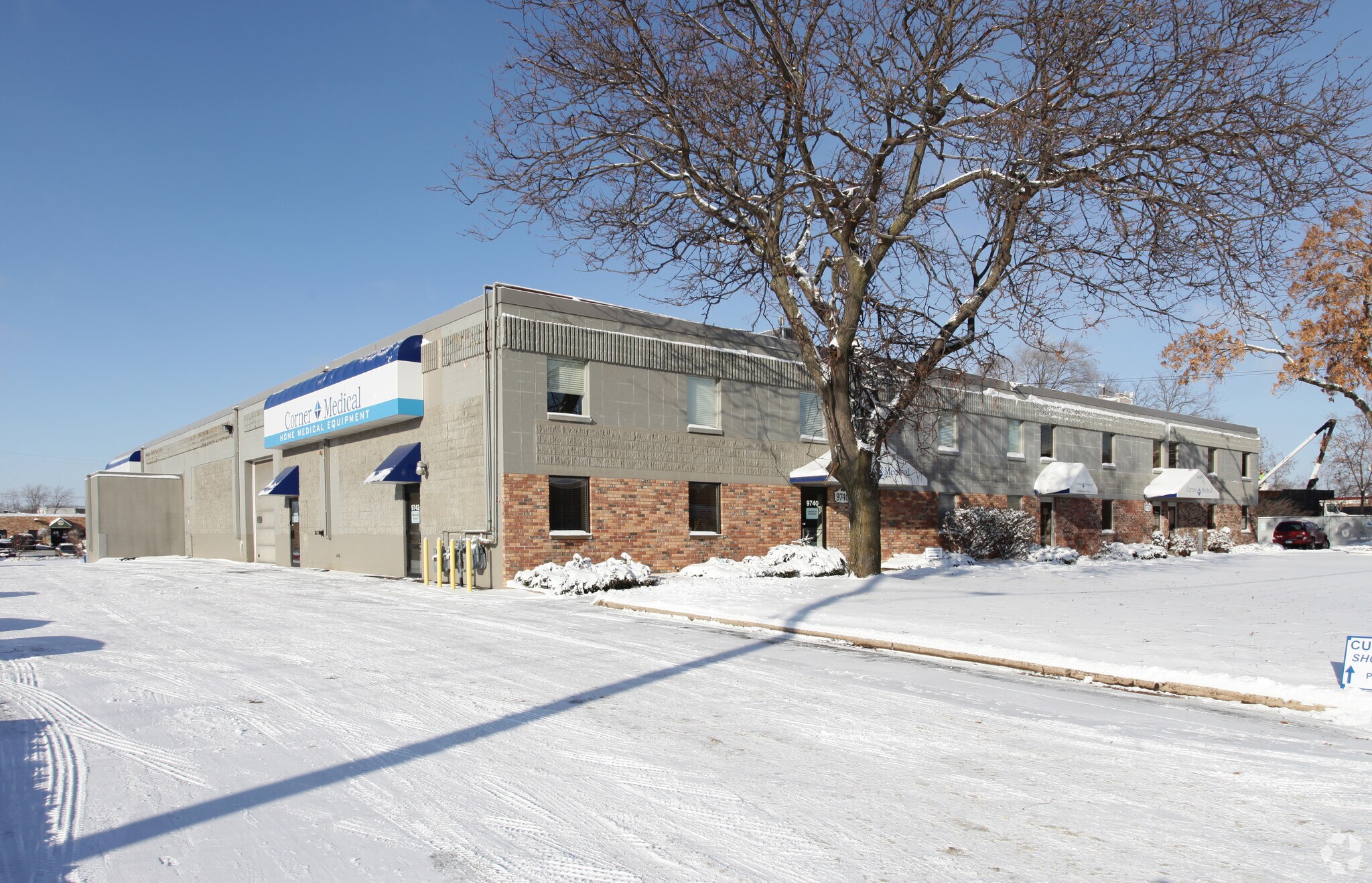 9720-9740 S Humboldt Ave, Bloomington, MN à louer Photo principale– Image 1 sur 6