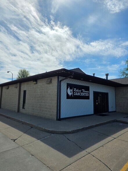 130 Dotson Dr, Ames, IA à louer - Photo de l’immeuble – Image 3 sur 4