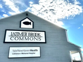 339 Flanders Rd, East Lyme, CT à louer Photo de l’immeuble– Image 1 sur 13