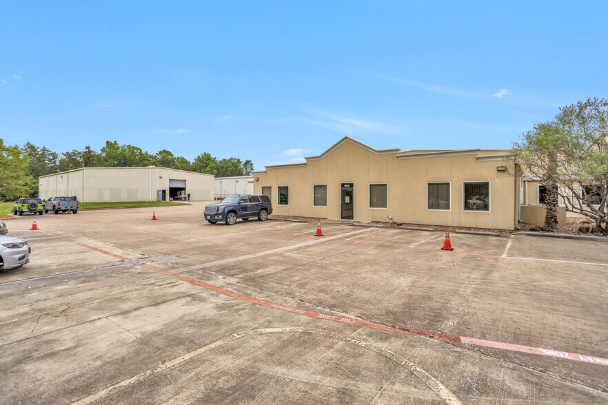 1207 N Fm 3083 Rd, Conroe, TX à louer - Photo de l’immeuble – Image 3 sur 39