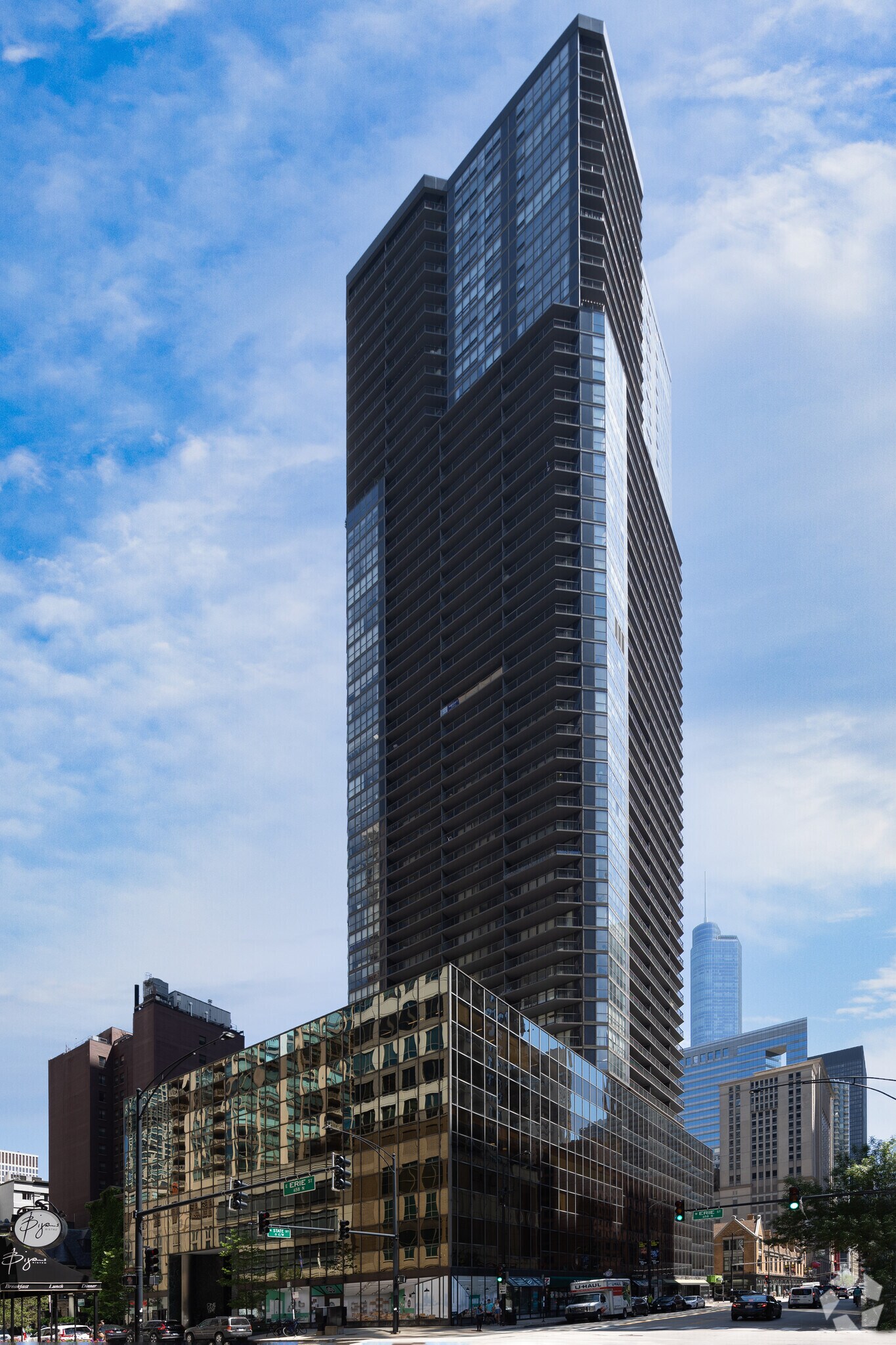 1 E Erie St, Chicago, IL à louer Photo de l’immeuble– Image 1 sur 5