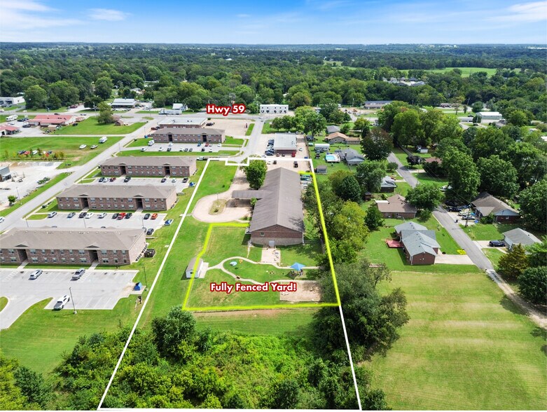 185 Rebecca St, Gentry, AR à louer - Photo de l’immeuble – Image 2 sur 53