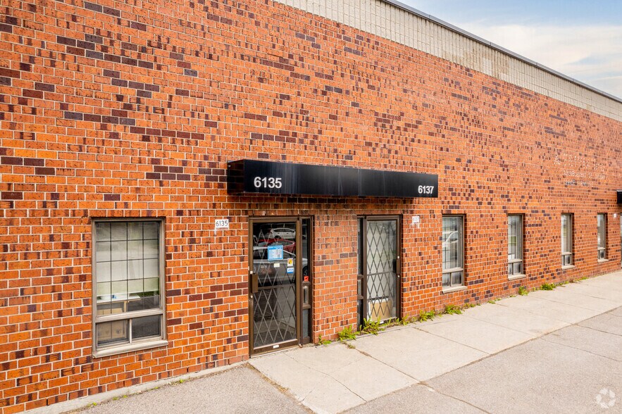 6135-6167 Boul Couture, Montréal, QC à louer - Photo de l’immeuble – Image 3 sur 4