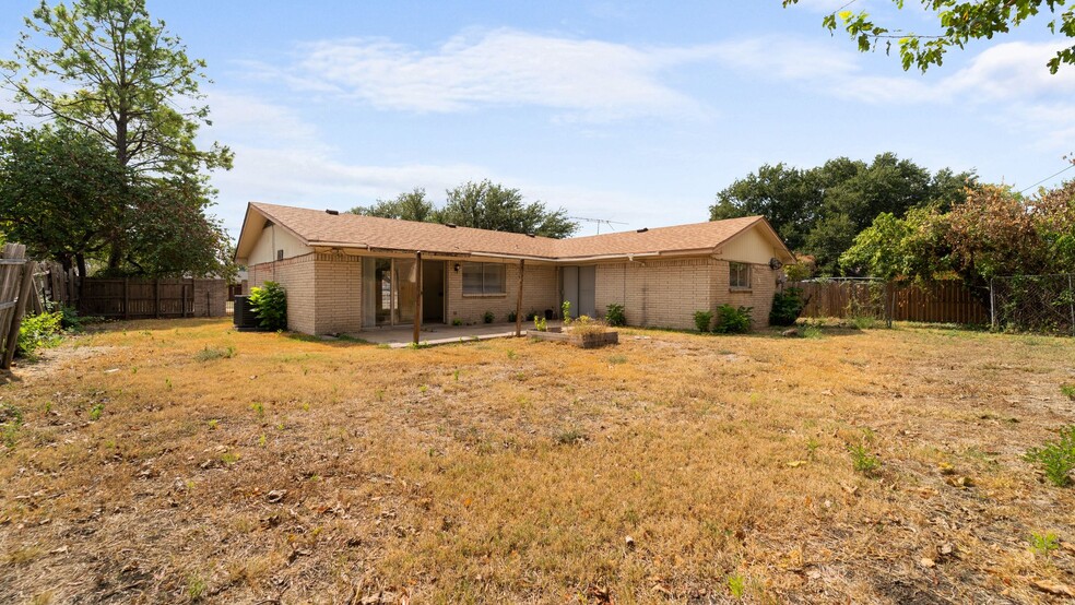 Darrell Dr Properties portefeuille de 3 biens à vendre sur LoopNet.fr - Photo principale – Image 3 sur 3