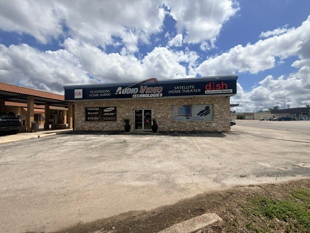 1700 W Junction Hwy, Kerrville, TX à louer - Photo de l’immeuble – Image 2 sur 11